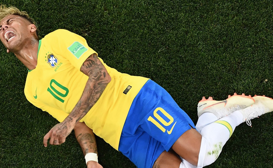 FIFA World Cup™ 2018: Neymar "bầm dập" vì kỷ lục... bị phạm lỗi nhiều nhất trong 20 năm qua