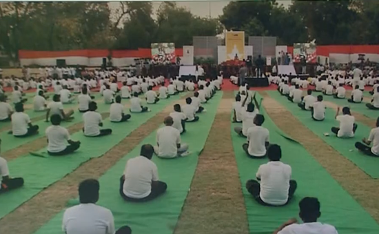 Ấn Độ tổ chức dạy Yoga tập thể cho các tù nhân