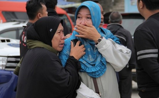 Indonesia nỗ lực tìm kiếm người mất tích trong vụ chìm thuyền