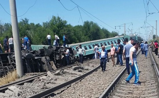 Lật tàu hỏa ở Kazakhstan, 1 người thiệt mạng