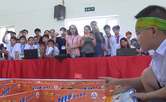Sôi động cuộc thi lập trình robot dành cho học sinh ở Nam Định