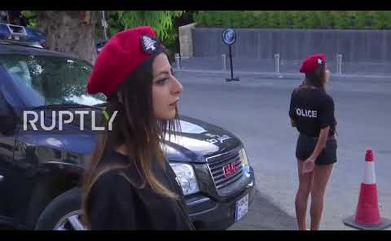 Lebanon: Nữ cảnh sát mặc quần short gây tranh cãi
