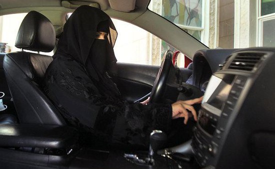 Saudi Arabia bắt đầu cấp những bằng lái xe đầu tiên cho phụ nữ