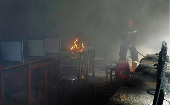 Cà Mau: Trường học bị cháy trong ngày hè, nhiều thiết bị cháy rụi