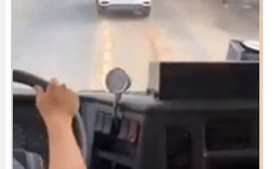 Clip: Tài xế ô tô “giả điếc” quyết không nhường đường cho xe cứu hỏa