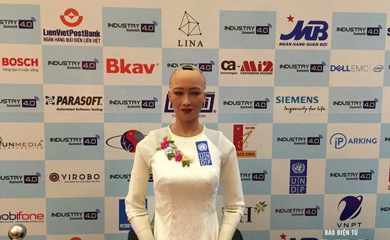 Robot Sophia: “Mục đích của tôi là giúp con người có thêm thời gian cho gia đình”