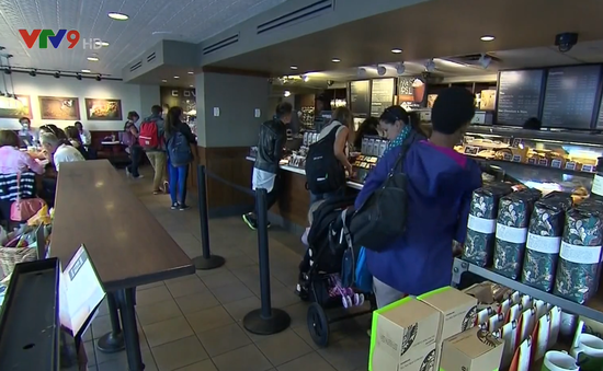 Starbucks mở cửa hàng phục vụ khách hàng khiếm thính