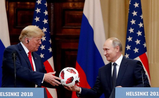 Mật vụ Mỹ khám xét kỹ quả bóng Putin tặng Trump