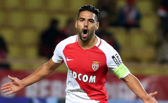 Được dựng tượng ở quê nhà, Falcao vẫn "khóc dở, mếu dở"