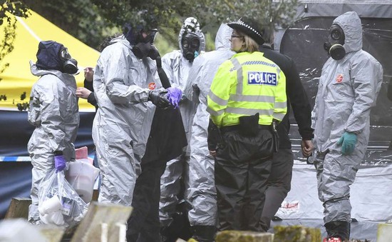 Vụ hai công dân Anh bị nhiễm độc: Nạn nhân đã cầm vật dính chất độc