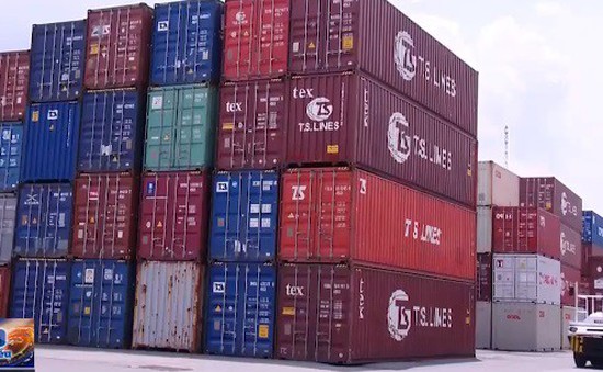 Quá tải container phế liệu tại các cảng biển: Việt Nam có nguy cơ trở thành “bãi rác công nghệ”