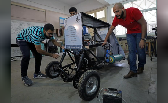Sinh viên Ai Cập thiết kế xe chạy bằng không khí nén