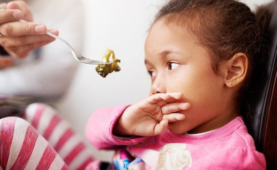 Vì sao bố mẹ không nên ép con trẻ ăn thức ăn mà chúng không muốn?