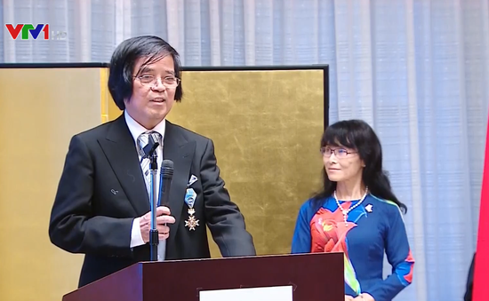 Giáo sư Trần Văn Thọ nhận huân chương của Chính phủ Nhật Bản