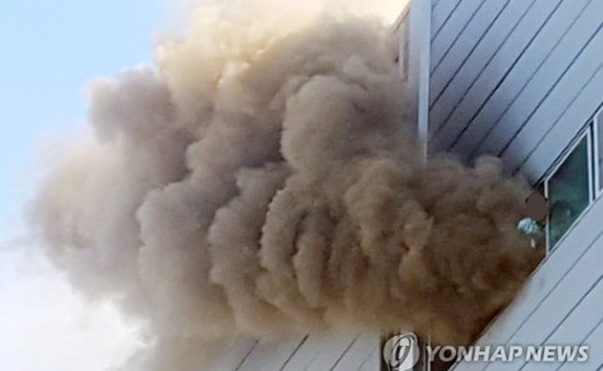 Cháy nhà máy sản xuất đồ điện tử ở Hàn Quốc, 9 người thiệt mạng