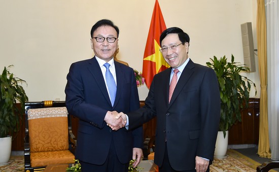 Phó Thủ tướng Phạm Bình Minh tiếp Tổng lãnh sự danh dự Việt Nam tại khu vực Busan - Gyeongnam