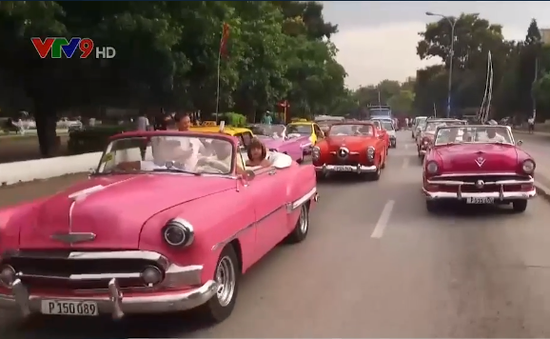 Tour du lịch trên xe cổ dành cho trẻ em ung thư tại Cuba