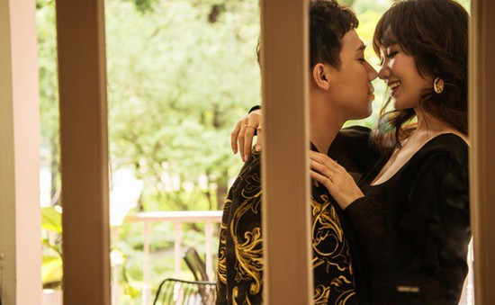 Trấn Thành - Hari Won tình tứ hôn nhau trong bộ ảnh mới