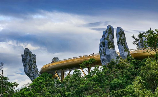 Cầu Vàng Đà Nẵng - Cây cầu đi bộ ấn tượng nhất thế giới