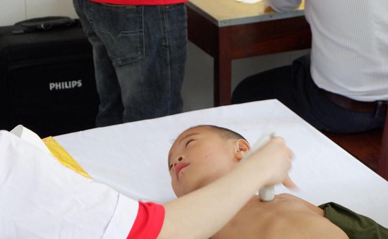 Trái tim cho em: 1.200 trẻ nhỏ được khám sàng lọc tim bẩm sinh tại tỉnh Nam Định