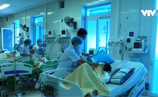 Vụ tai nạn xe bồn đâm xe khách ở Lai Châu: Tích cực cứu chữa các nạn nhân