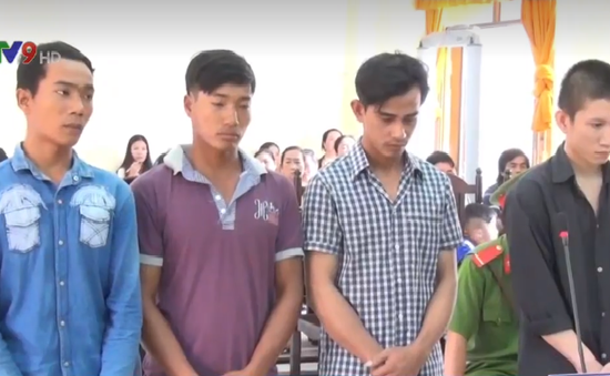 Kiên Giang: Hơn 10 năm tù cho 4 thanh niên giết người