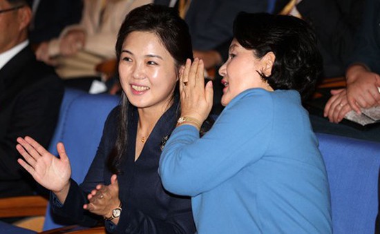 Hai Đệ nhất phu nhân Triều - Hàn thăm bệnh viện và học viện âm nhạc