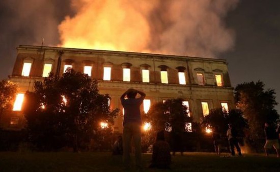 Brazil điều tra vụ cháy thiêu rụi Viện Bảo tàng Quốc gia 200 năm tuổi