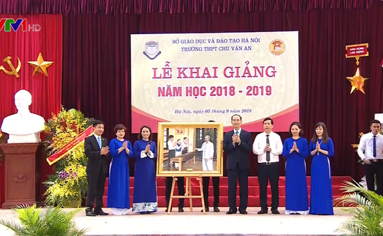 Chủ tịch nước dự lễ khai giảng tại trường THPT Chu Văn An