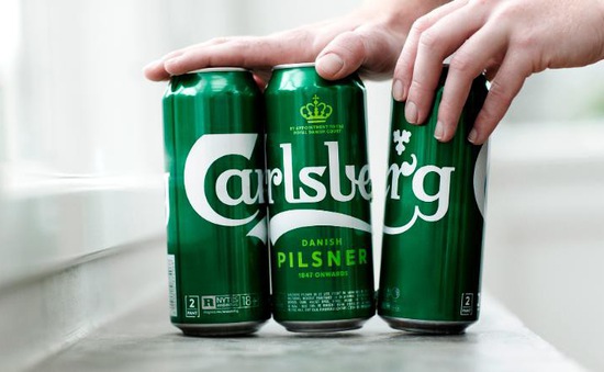 Carlsberg thay túi bọc nhựa bằng keo nhằm giảm hơn 1.200 tấn chất thải nhựa/năm