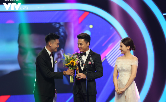 Hồng Đăng lần thứ 2 nhận giải Diễn viên nam ấn tượng tại VTV Awards