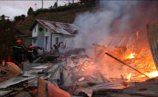 Khánh Hòa: Cháy lớn trong khu dân cư, 2 người thương vong