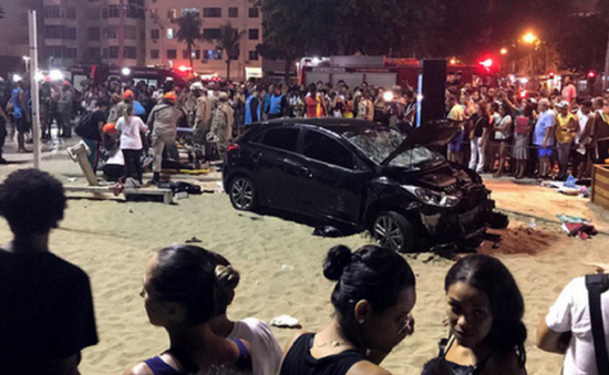 Brazil điều tra vụ ô tô lao vào đám đông ở bãi biển Copacabana
