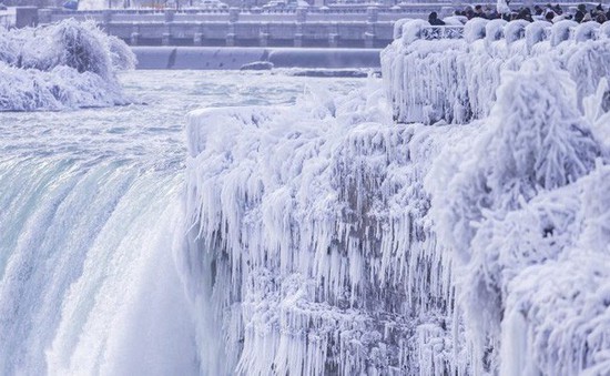 Ngọn thác hùng vĩ nhất thế giới "đông cứng" trong cái lạnh -67 độ C