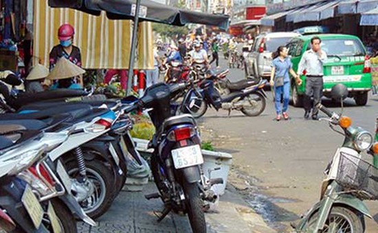 Tái diễn tình trạng lấn chiếm vỉa hè, đỗ xe không đúng quy định tại Đà Nẵng