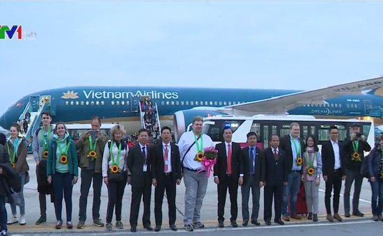 Hà Nội đón đoàn khách quốc tế đầu tiên trong năm mới 2019