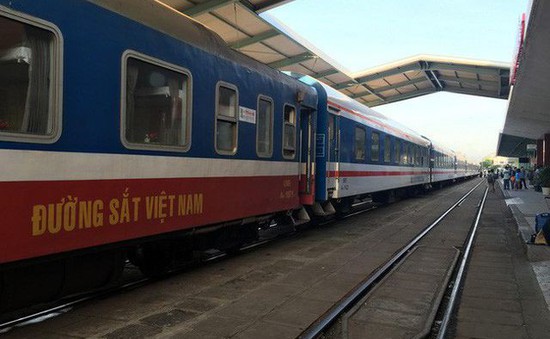 Đường sắt Sài Gòn tiếp nhận 11 toa xe đóng mới