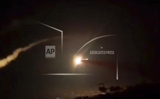 Israel liên tiếp tấn công bằng tên lửa vào Syria