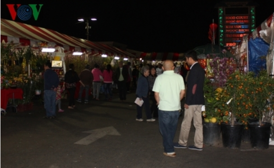 Chợ hoa Phước Lộc Thọ của người Việt tại Mỹ vắng khách