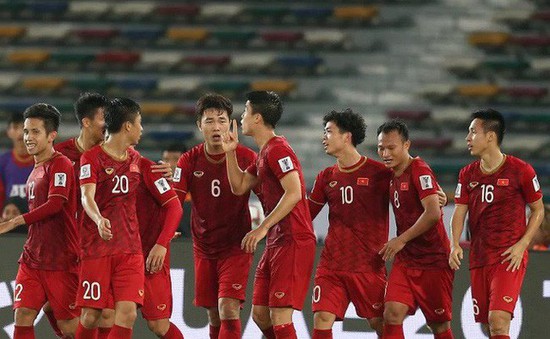 ĐT Việt Nam bất ngờ tụt hạng trên BXH FIFA