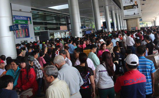 Sân bay Tân Sơn Nhất bước vào đợt cao điểm người dân về quê đón Tết