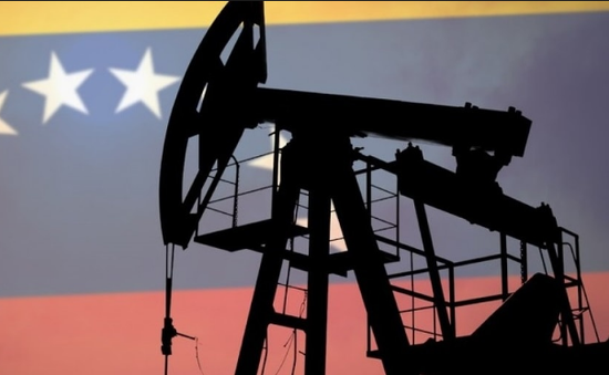 Venezuela xem xét đáp trả lệnh trừng phạt lĩnh vực dầu khí của Mỹ
