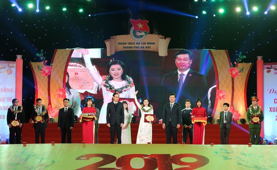 Sao mai Nguyễn Thu Hằng là gương mặt trẻ Thủ đô tiêu biểu 2018