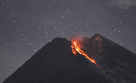 Indonesia cảnh báo hàng không do núi lửa phun trào