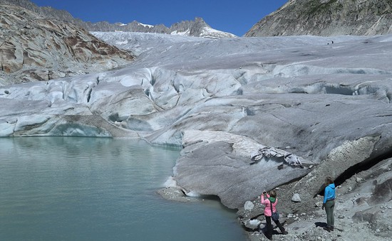 Báo động tình trạng sông băng tan nhanh chưa từng thấy ở Thụy Sĩ