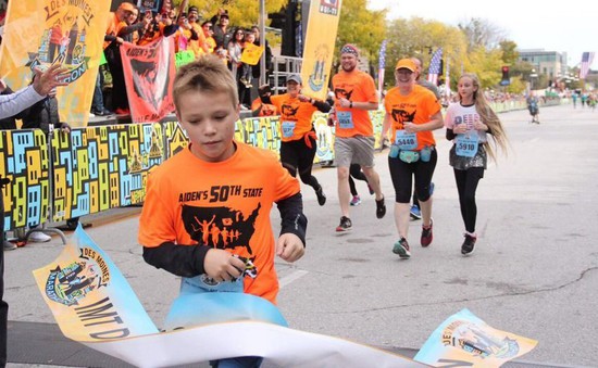 Bé 11 tuổi lập kỷ lục chạy bán marathon khắp 50 bang
