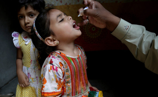 WHO: Xóa bỏ hoàn toàn 2 chủng virus gây bệnh bại liệt