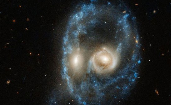 Kính viễn vọng Hubble phát hiện "khuôn mặt ma quái" trong không gian