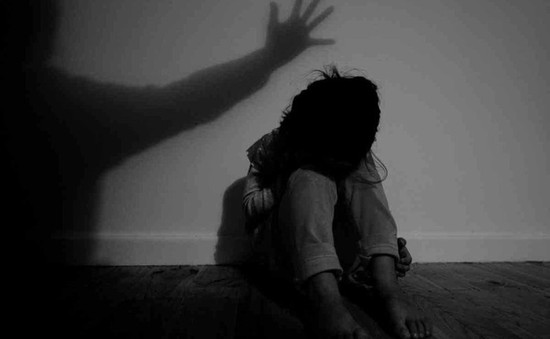 Truy tìm đối tượng nghi hiếp dâm bé gái 8 tuổi bán vé số ở Phú Quốc