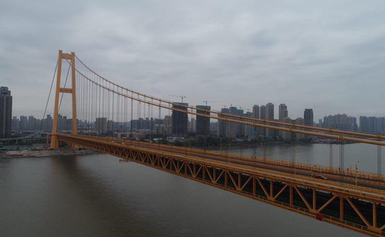 Cầu treo hai tầng dài nhất thế giới chính thức đi vào hoạt động